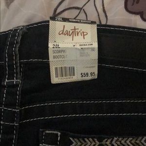 Buckle Daytrip bootcut jeans size 28L